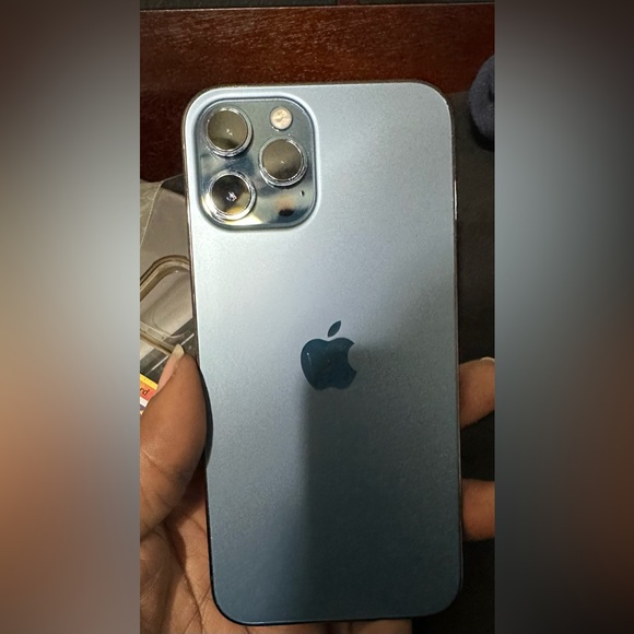 iPhone 12 Pro Max - Picture 3 of 6